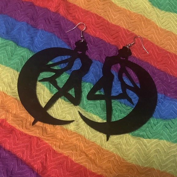 Sailor moon black drop earrings - Picture 5 of 6
